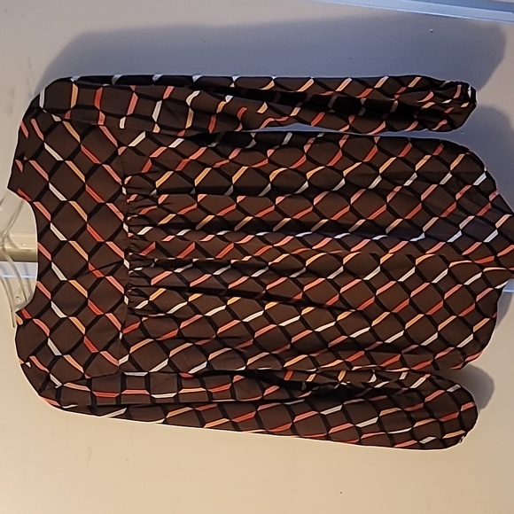 T TAHARI Blouse - Picture 6 of 6